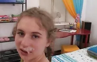 Tío Jeb - ¡Una chica peluda con un xxx español latin culo impresionante!