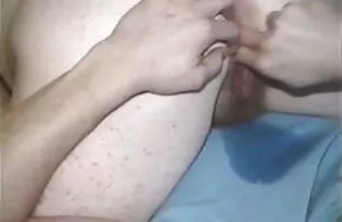 Puta rubia se pone de rodillas y garganta profunda ver hentai en español latino una polla negra dura y luego folla