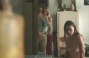Puta recibiendo una polla porno subtitulado en español latino negra depilando su coño