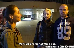Rubia sexo gratis en español latino de enormes tetas adora una gran polla gruesa en su ojete