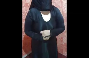 Madura Brenda juega hentay en latino con sus grandes tetas y se folla un consolador