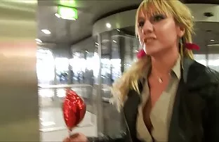 Rubia caliente pide servicio anime xxx audio latino de habitaciones