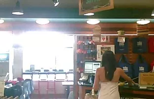 Lacey Duvalle envuelve sus videos porno gratis latinos labios alrededor de una larga y gruesa polla blanca