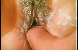 La flaca Vanessa se moja y recibe un creampie porno latino español